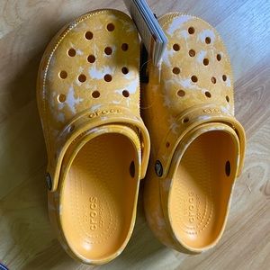 Platform marbled crocs